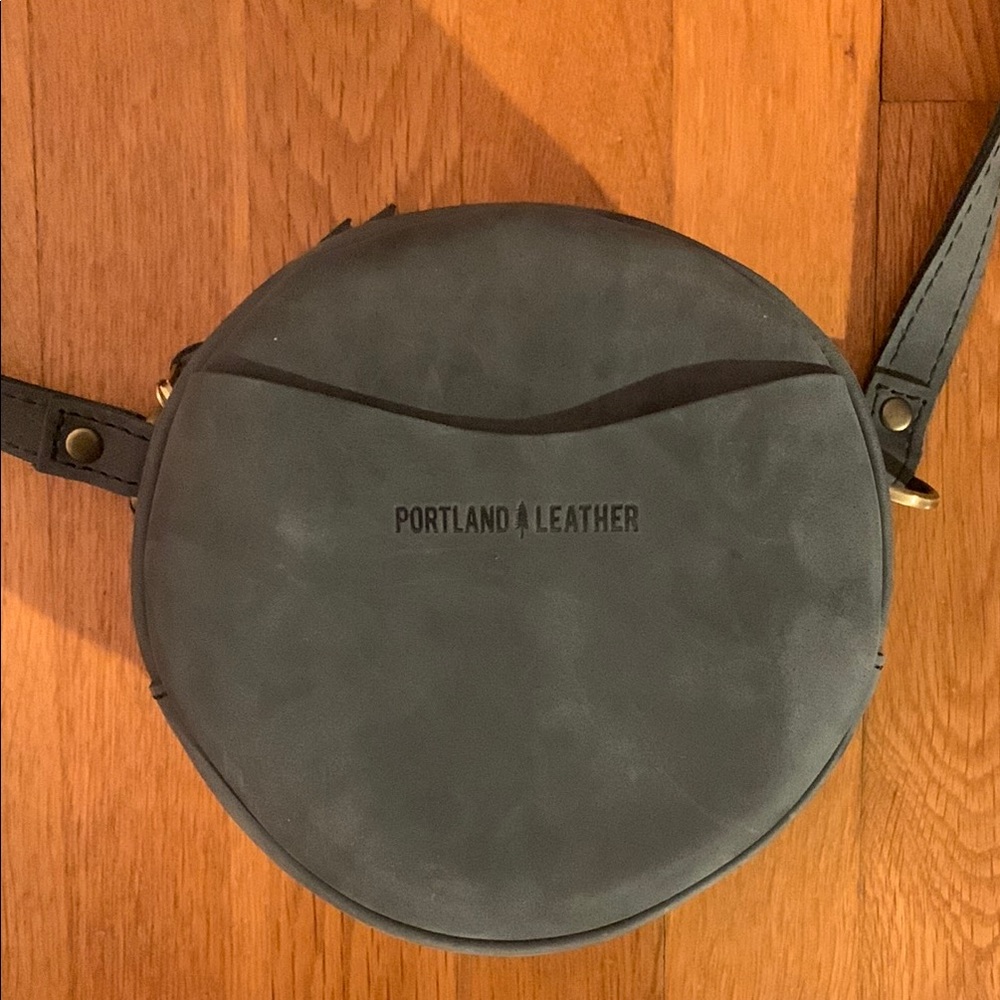 Portland Leather Round Crossbody Bag - Gray